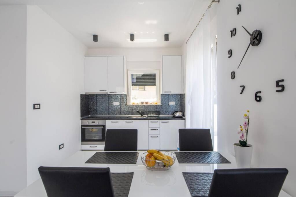 Holiday House Gavran Vodice Esterno foto